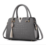 Woman Fashion Crocodile Leather V Letters Designer Handbags Luxury Quality Lady Shoulder