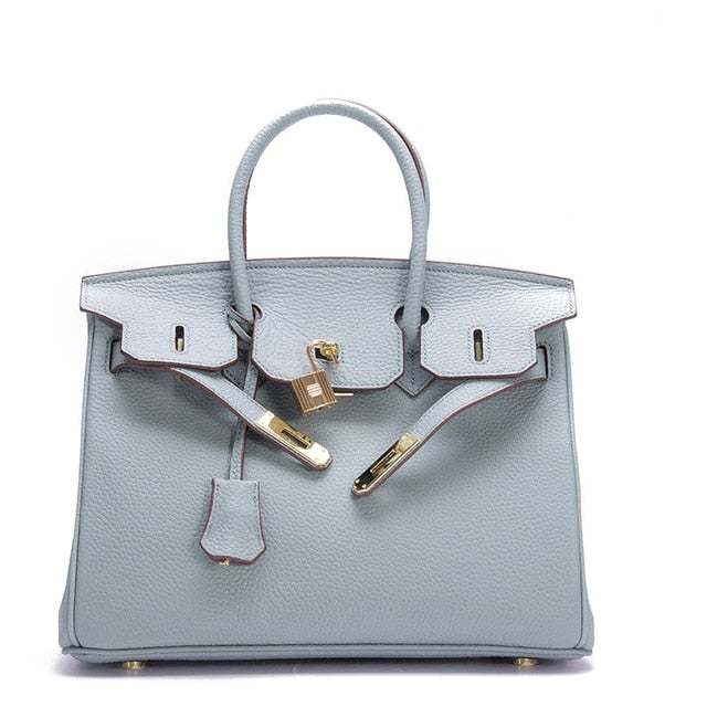 The New Classic Messenger Lock Luxury Women's Chain Shoulder Oblique Purse  Replicates The Brand's Fashionable Handbag Designer Women's Bag
